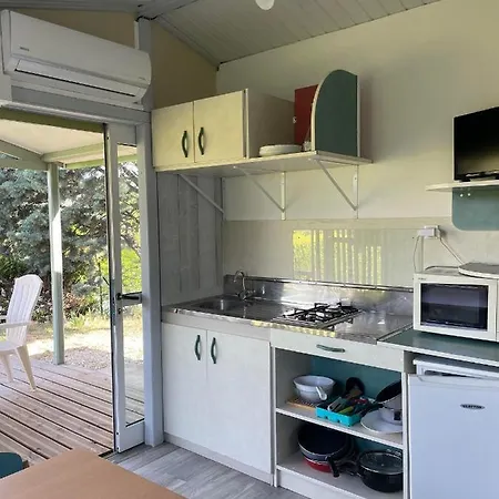 Domaine Les Roches Campingplatz Le Crestet