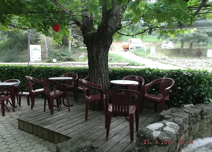 캠프장 Domaine Les Roches Le Crestet