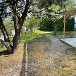 Camping Les Roches Campsite Le Crestet