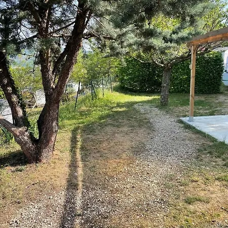 Camping Les Roches Campsite Le Crestet
