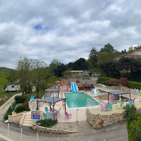 キャンプ場 Domaine Camping Les Roches Le Crestet