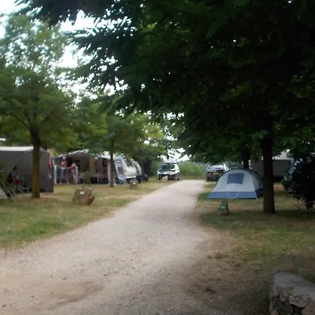 Domaine Camping Les Roches キャンプ場 Le Crestet