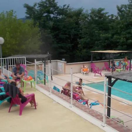 Domaine Camping Les Roches 4* Le Crestet