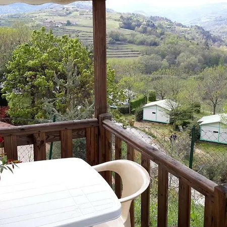 Domaine Camping Les Roches キャンプ場 4*